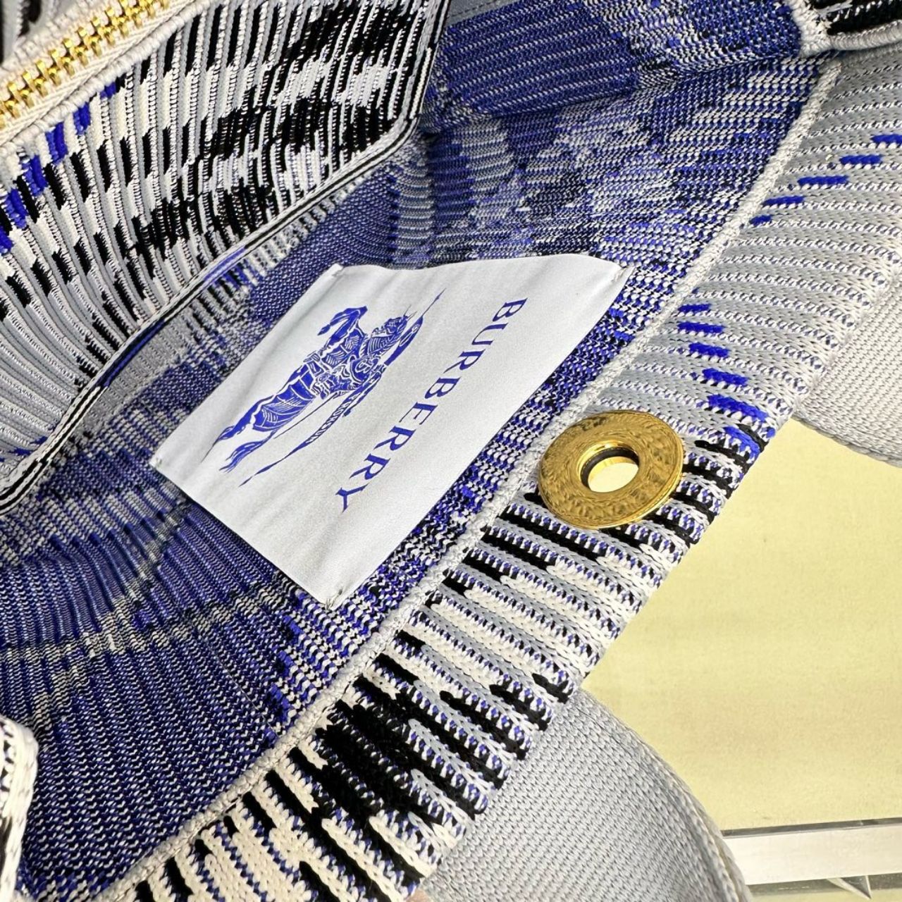 버버리 미니 체크 니트 토트백