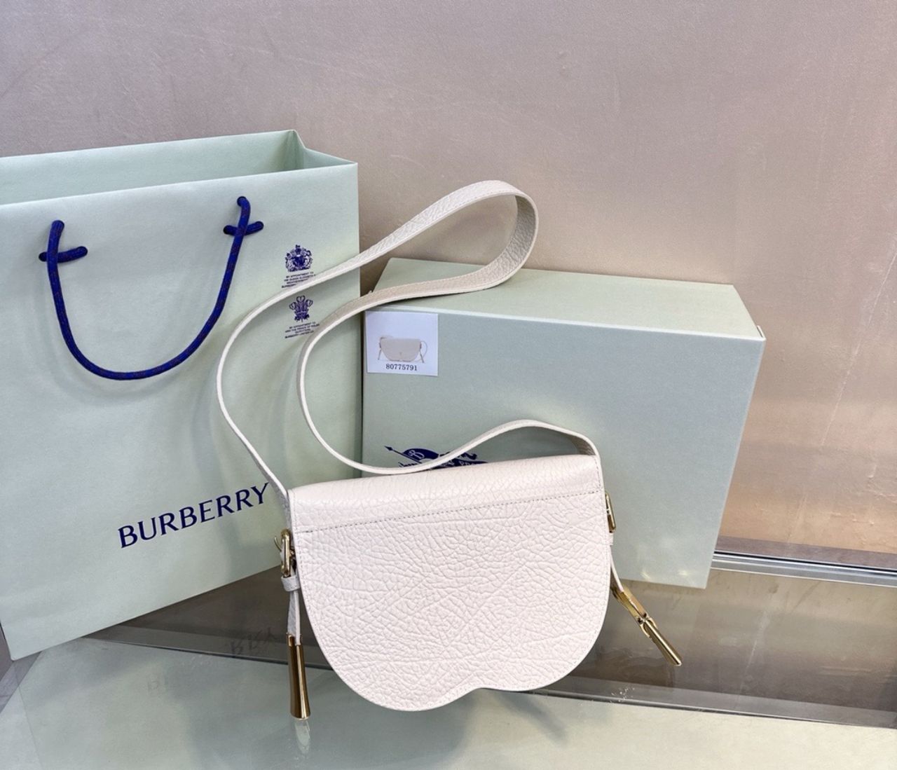 버버리 체스 레더 사첼백