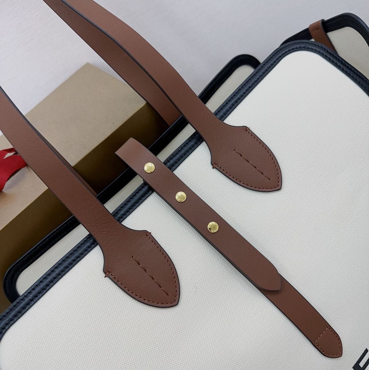 버버리 호스페리 미디엄 캔버스 쇼퍼백