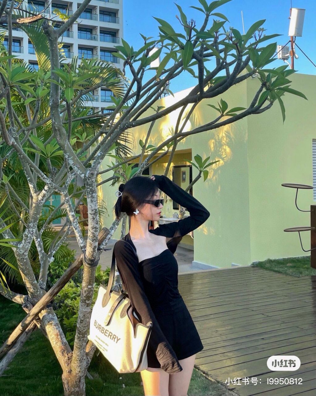 버버리 호스페리 미디엄 캔버스 쇼퍼백