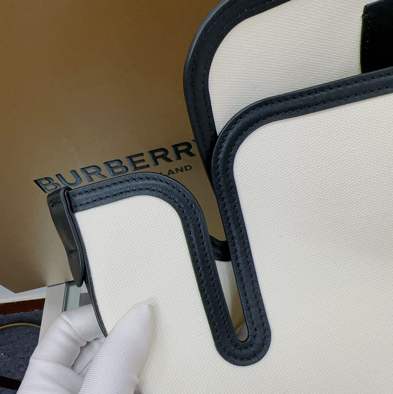 버버리 호스페리 미디엄 캔버스 쇼퍼백