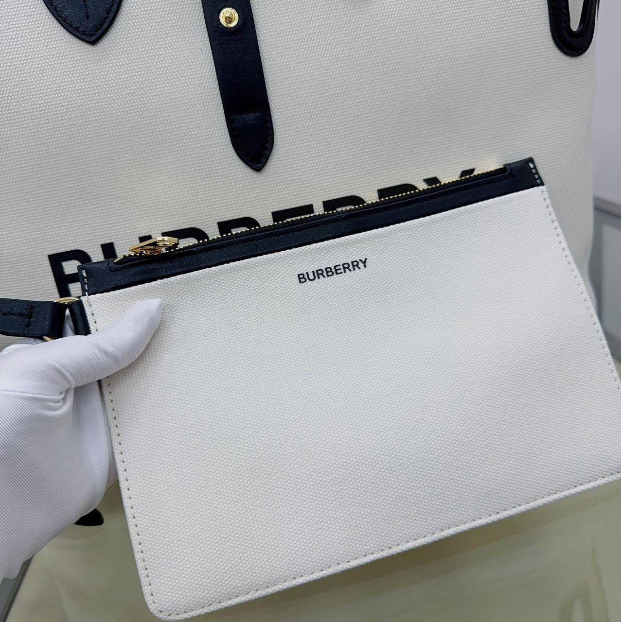 버버리 호스페리 스몰 캔버스 쇼퍼백