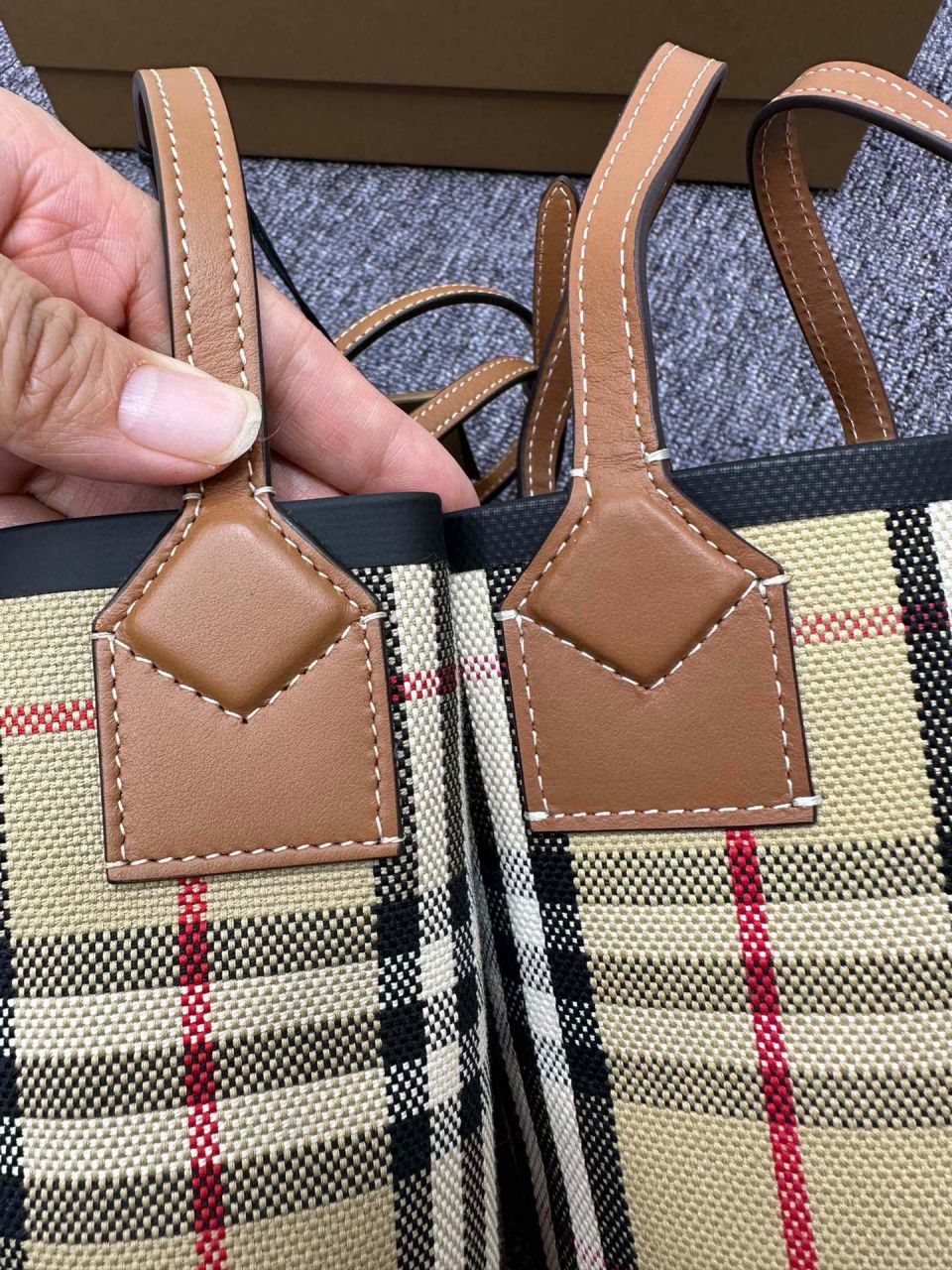 버버리 미니 런던 토트백