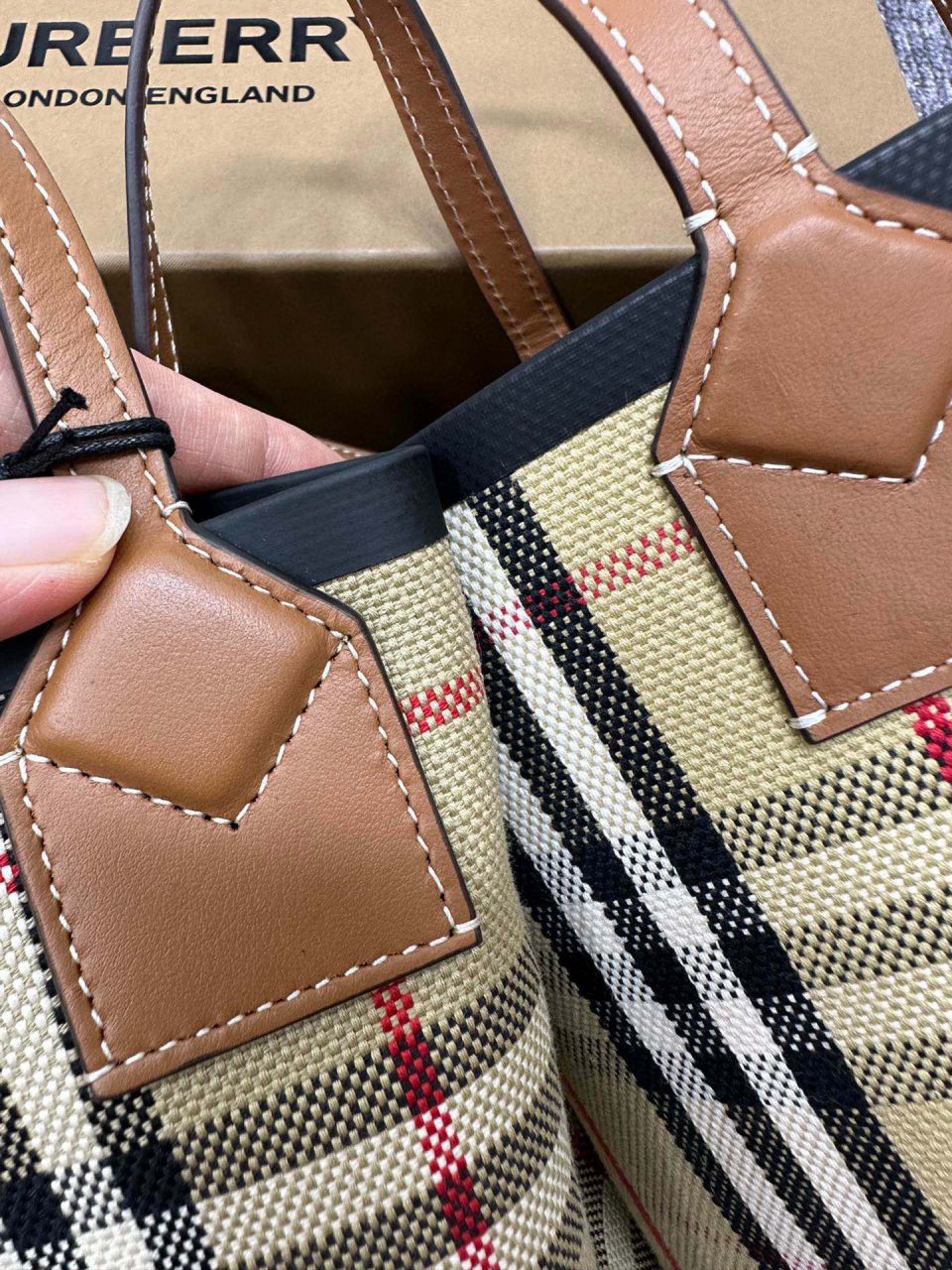 버버리 미니 런던 토트백