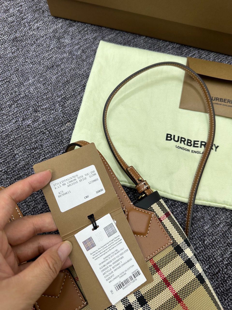 버버리 미니 런던 토트백