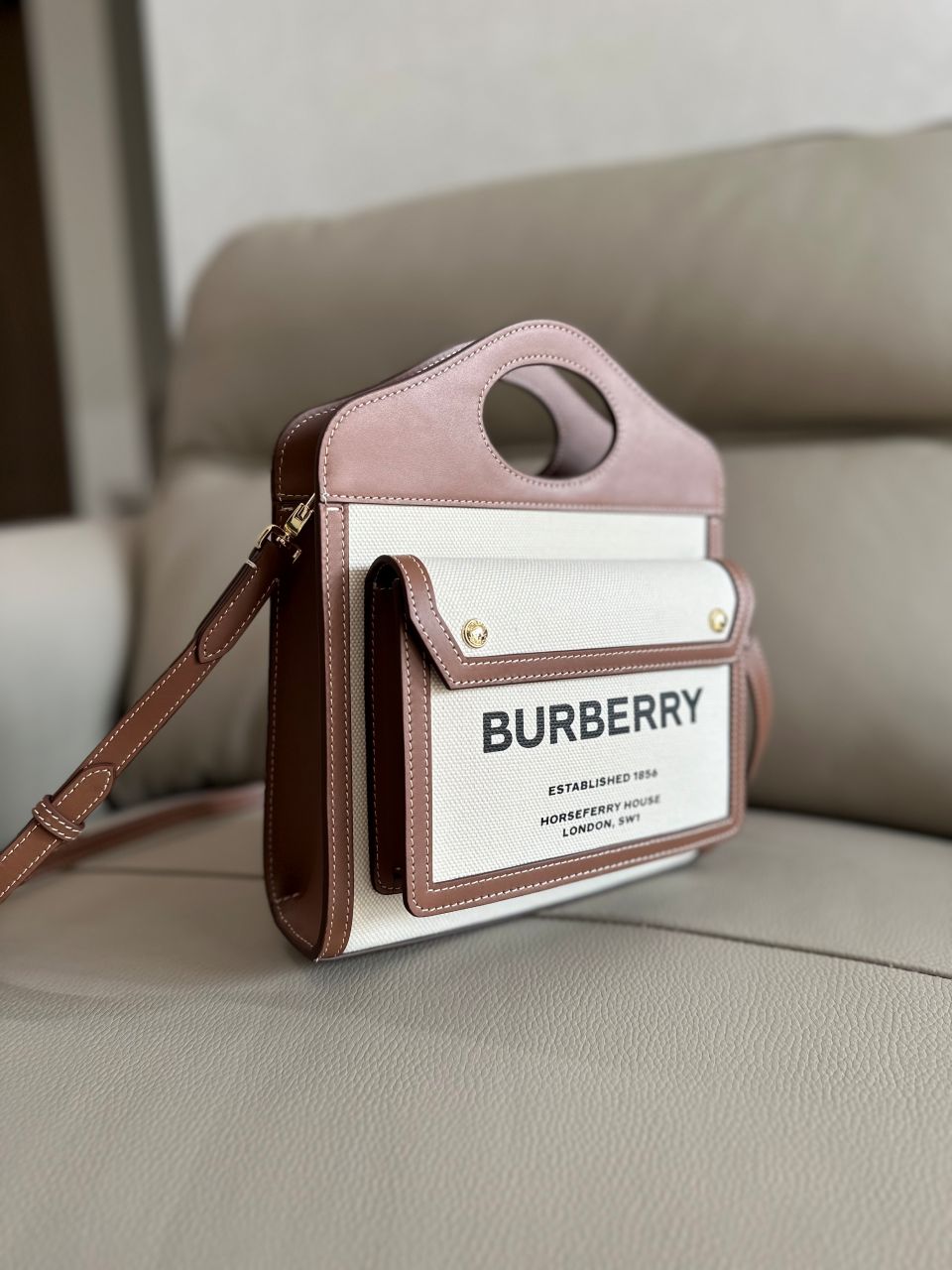 버버리 미니 포켓 토트백