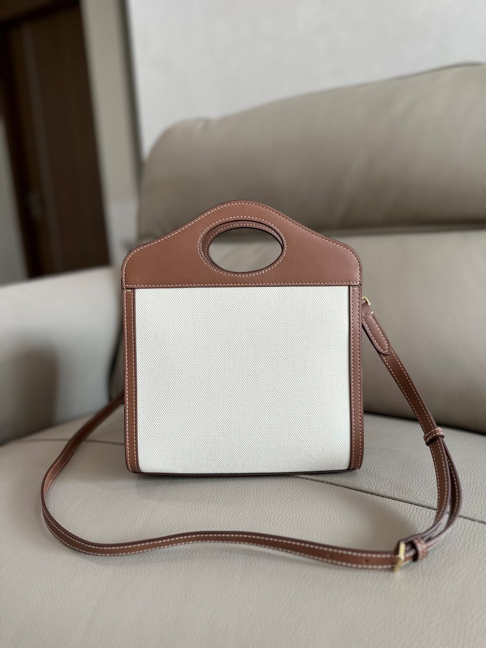 버버리 미니 포켓 토트백