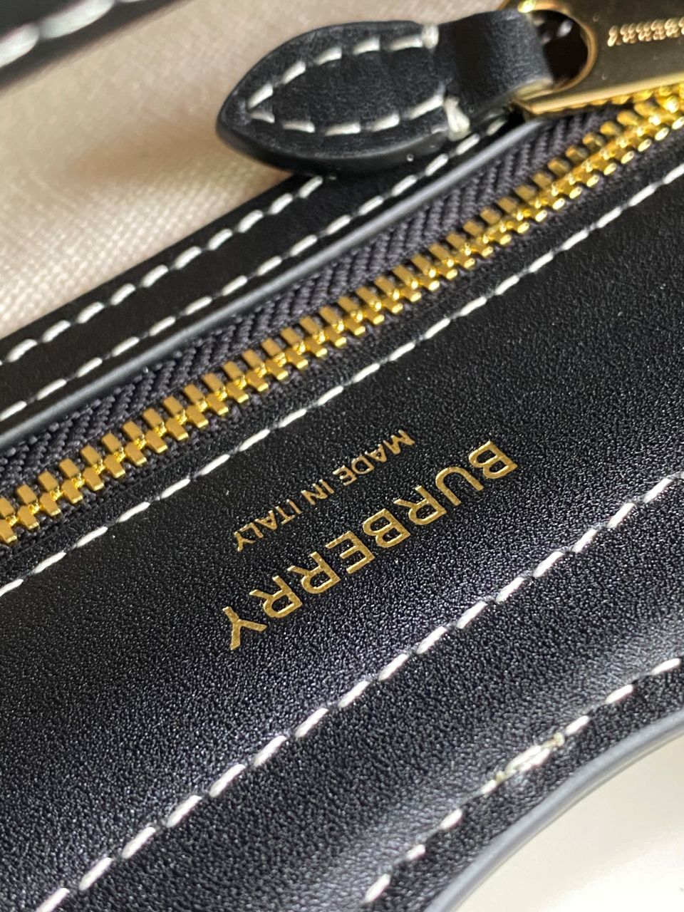 버버리 미니 포켓 토트백