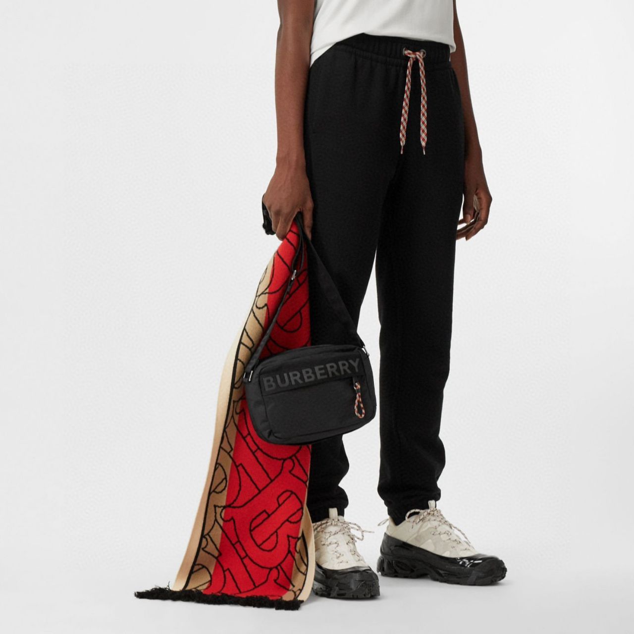 버버리 로고 디테일 크로스바디백