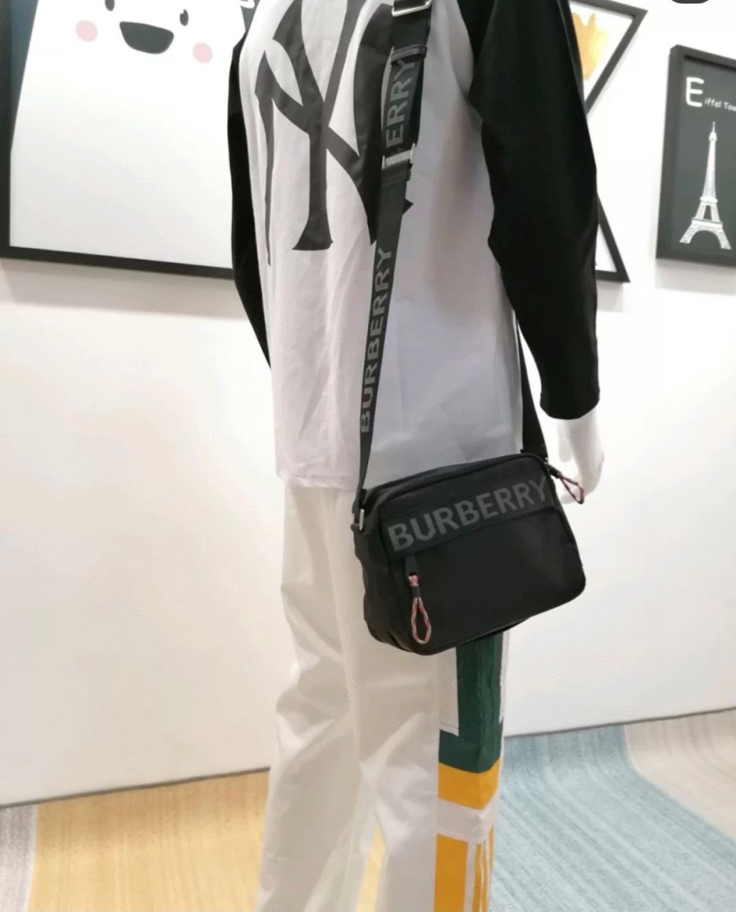 버버리 로고 디테일 크로스바디백