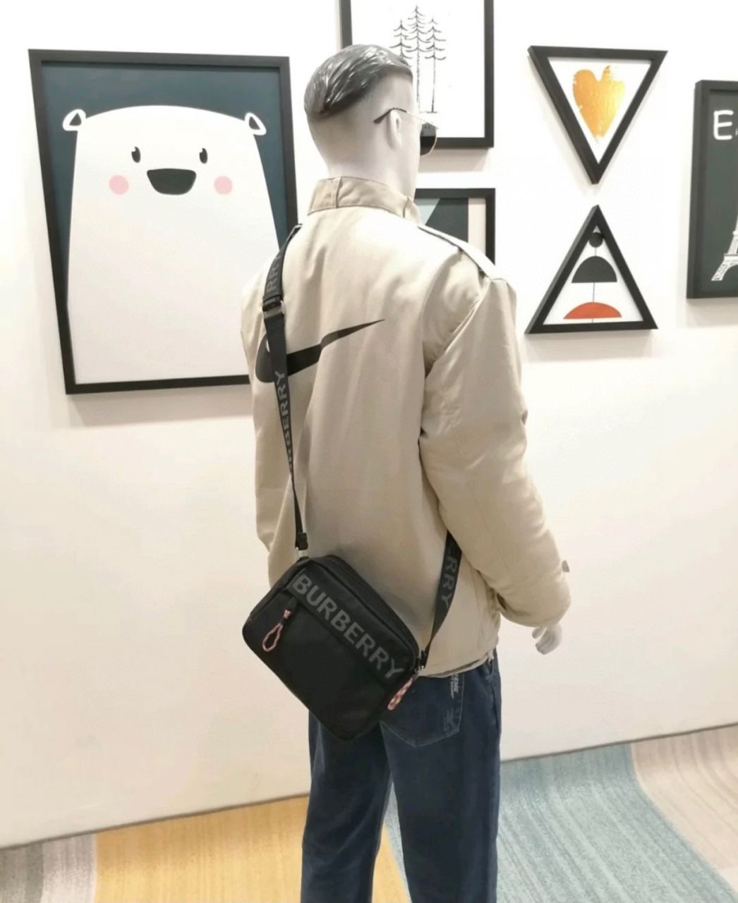 버버리 로고 디테일 크로스바디백