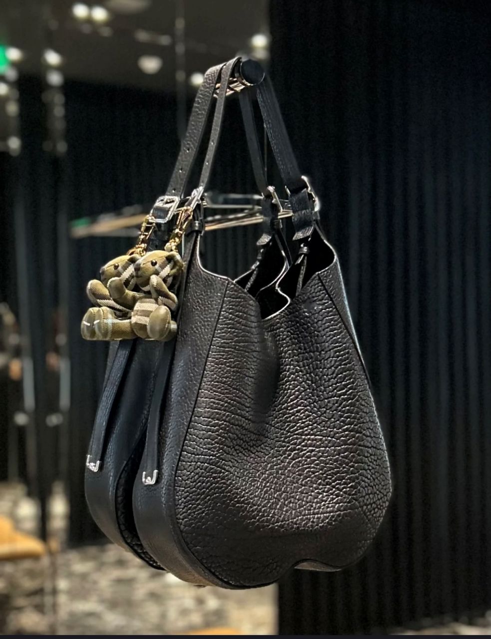 버버리 체스 가죽 미디엄 숄더백