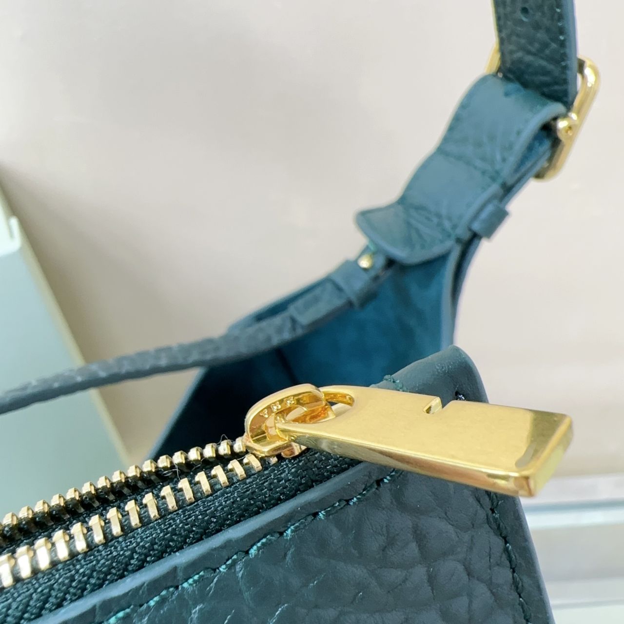 버버리 체스 가죽 미디엄 숄더백