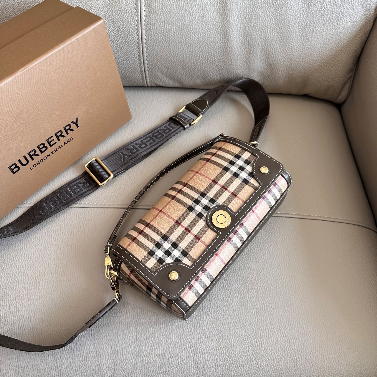 버버리 탑 핸들 노트 크로스백