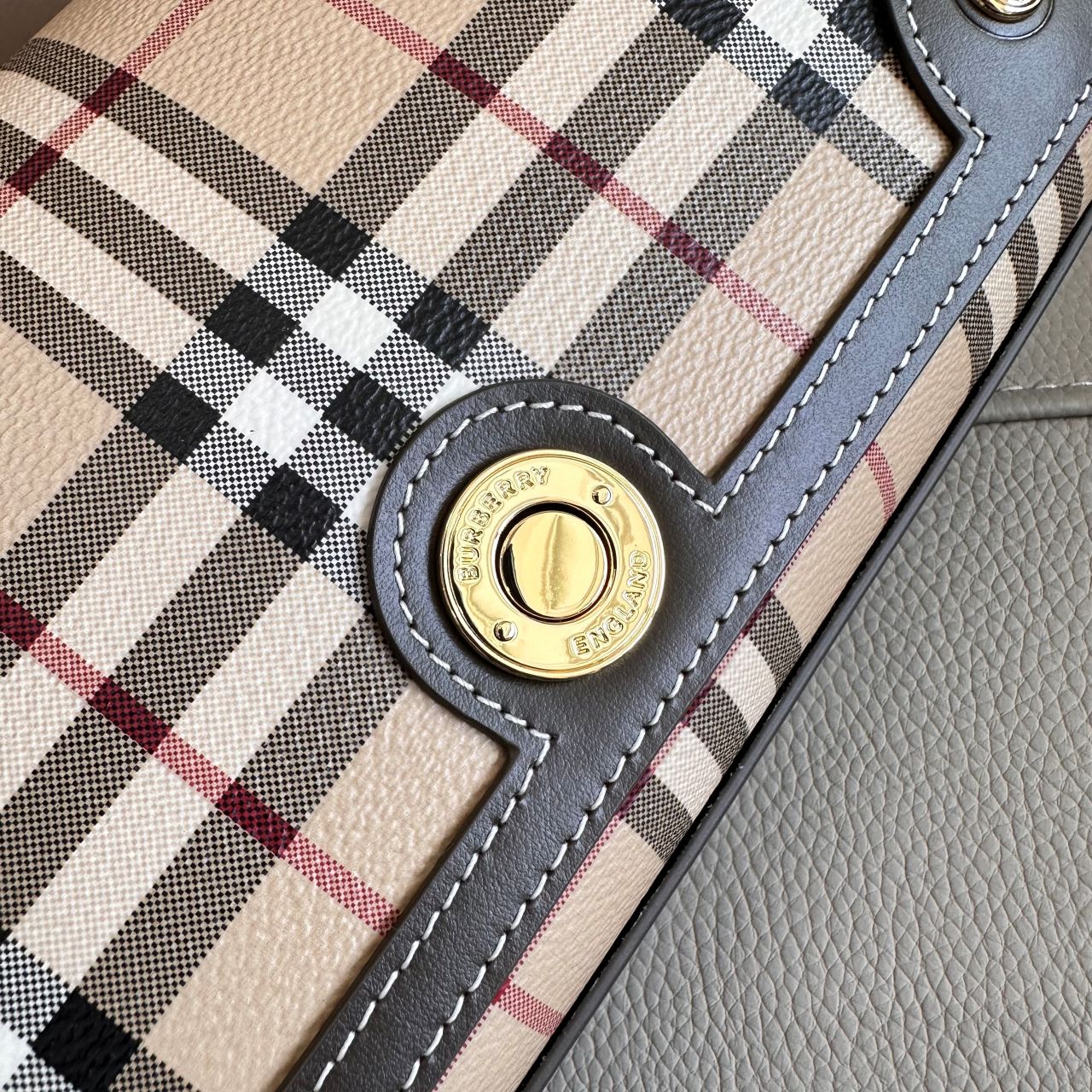 버버리 탑 핸들 노트 크로스백