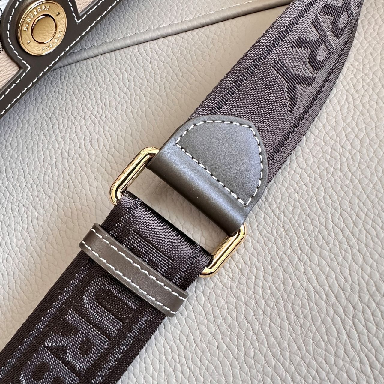 버버리 탑 핸들 노트 크로스백