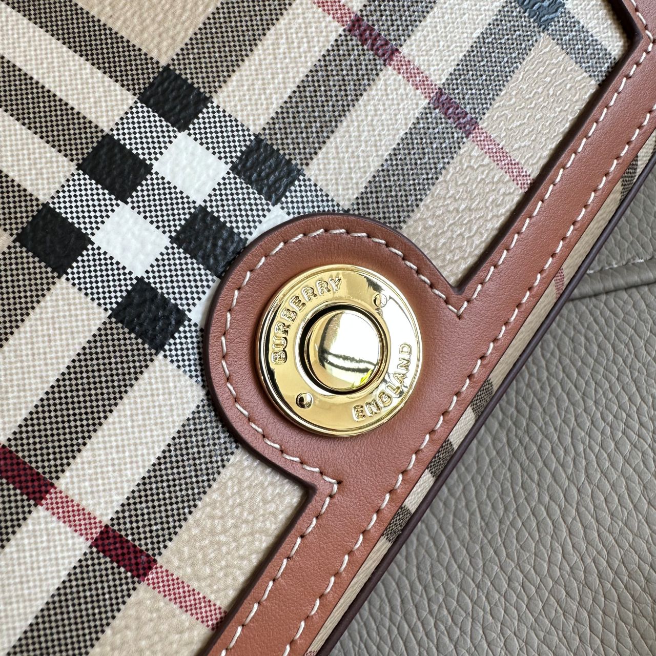 버버리 탑 핸들 노트 크로스백