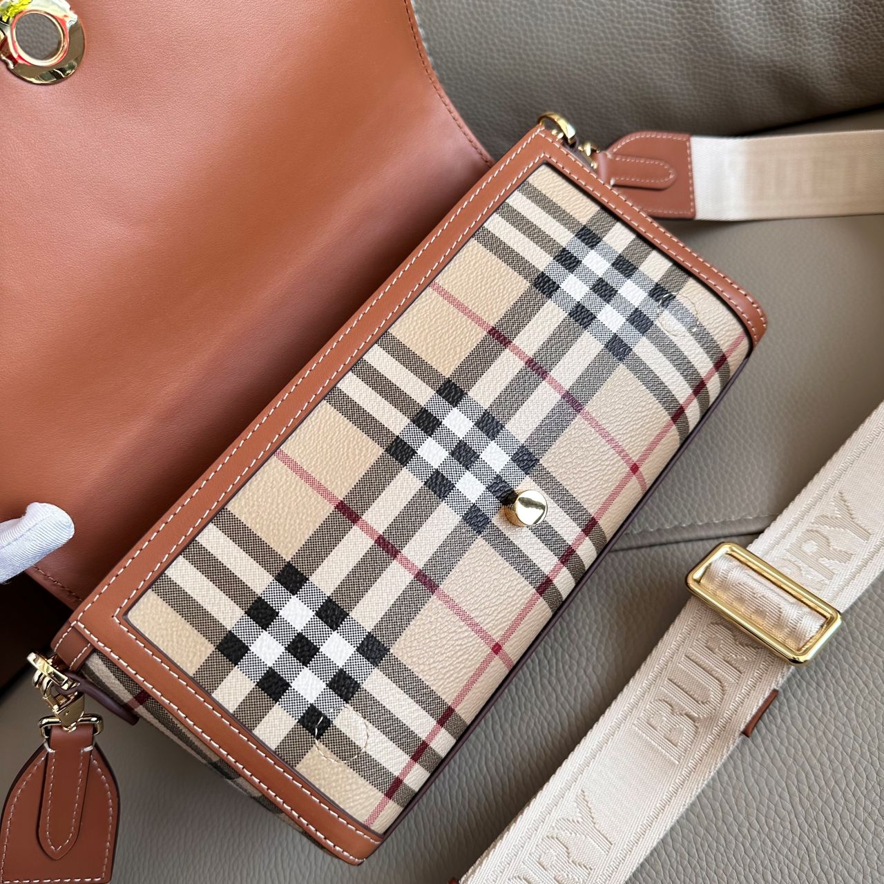 버버리 탑 핸들 노트 크로스백