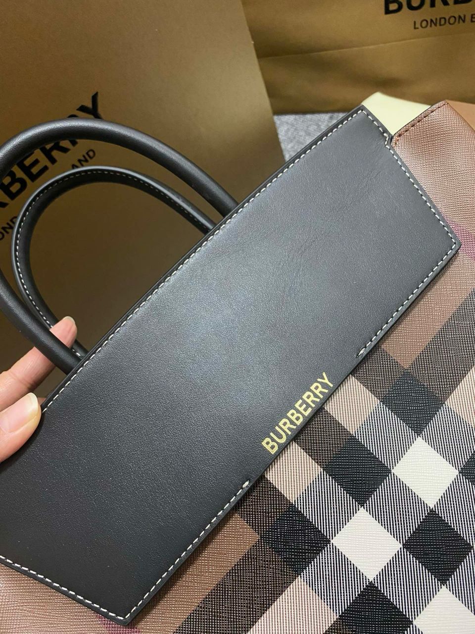 버버리 체크 레더 캐서린 백