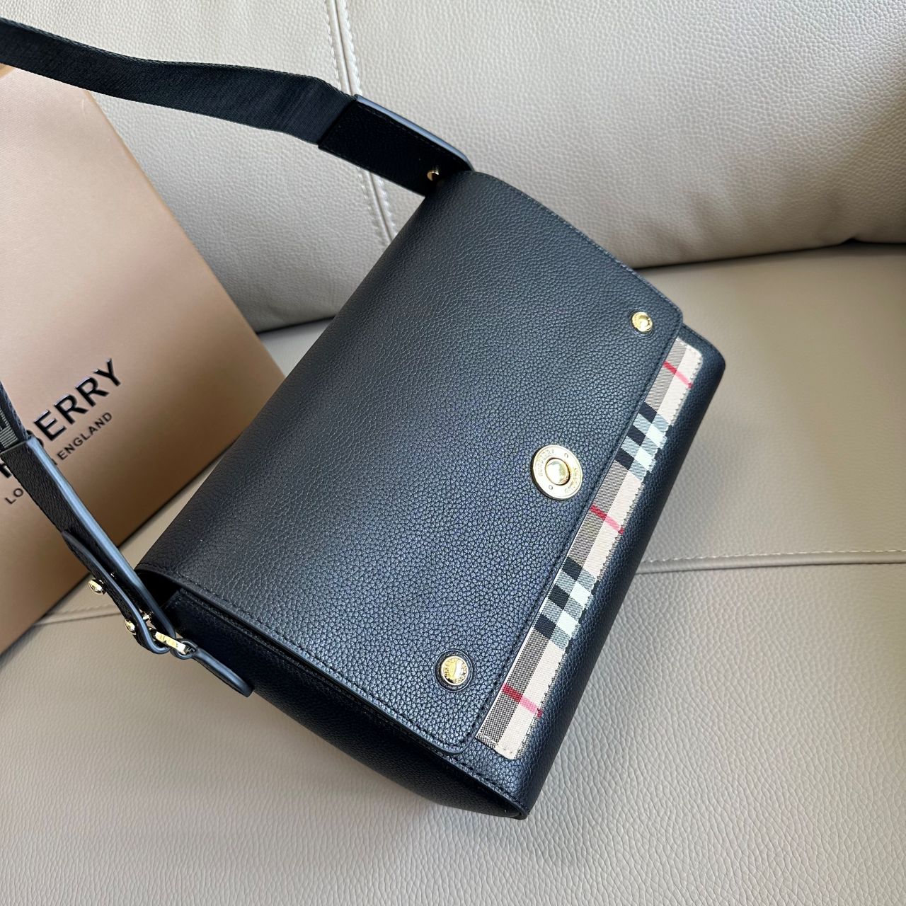 버버리 노트 크로스백