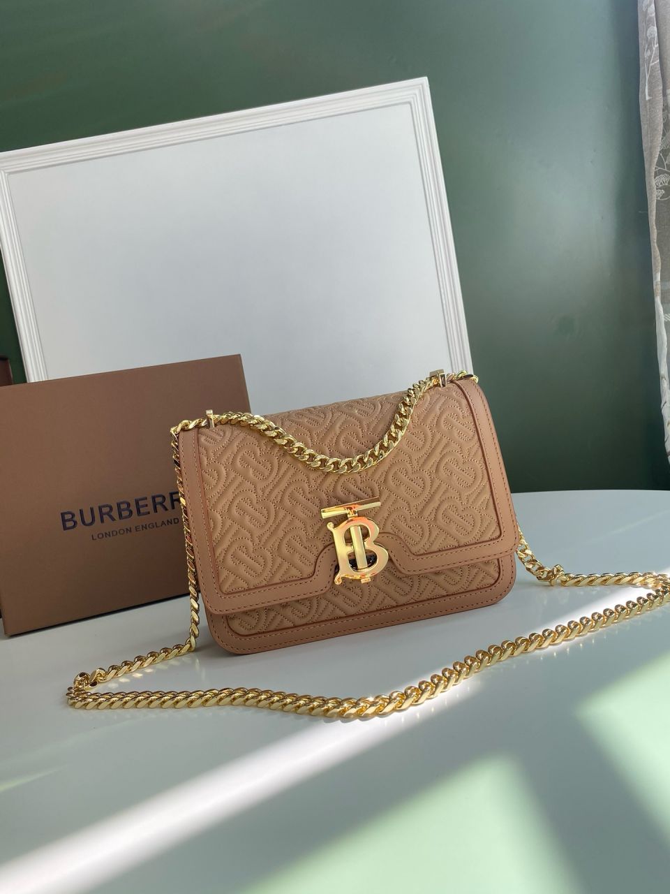 버버리 퀄팅 모노그램 램스킨 TB백