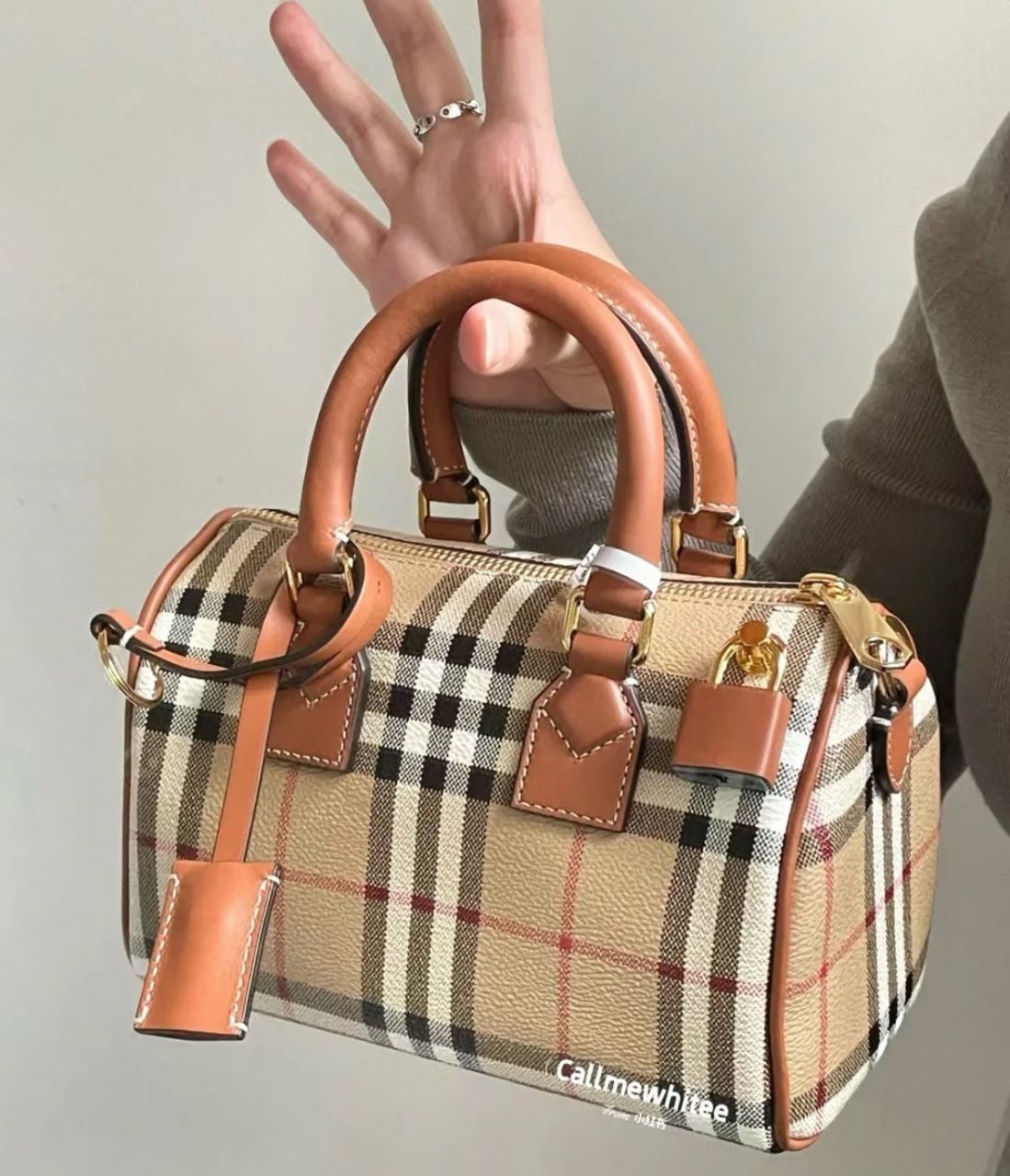 버버리 미니 체크 볼링 백