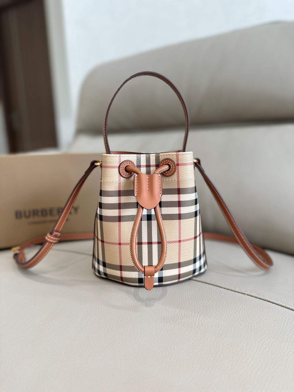 버버리 미니 체크 버킷백
