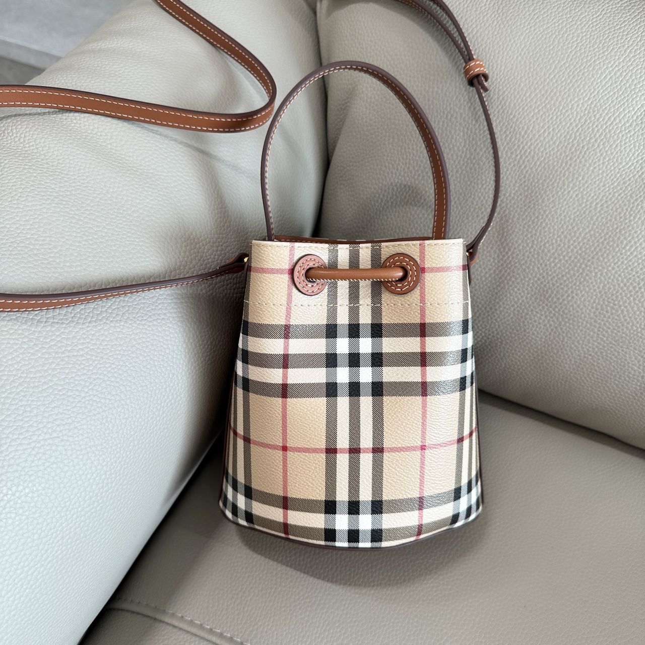 버버리 미니 체크 버킷백