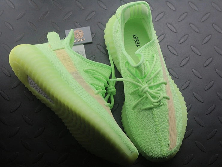 YEEZY 350 V2 글로우