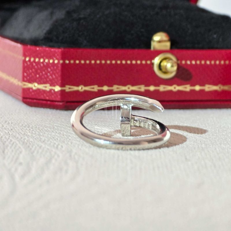 까르띠에 앵끌루 링