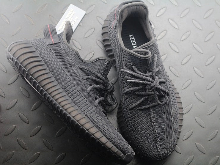YEEZY 350 V2 블랙