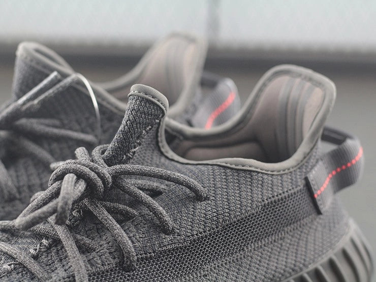 YEEZY 350 V2 블랙