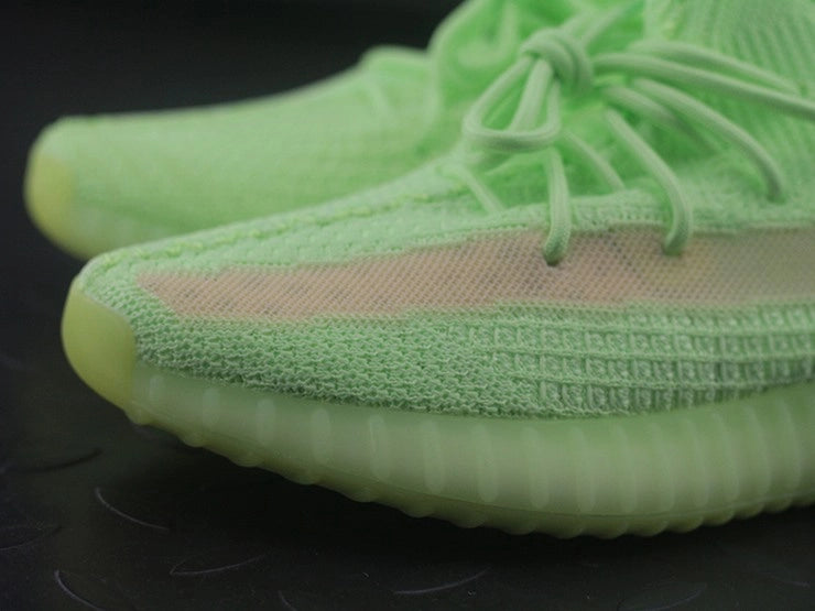 YEEZY 350 V2 글로우