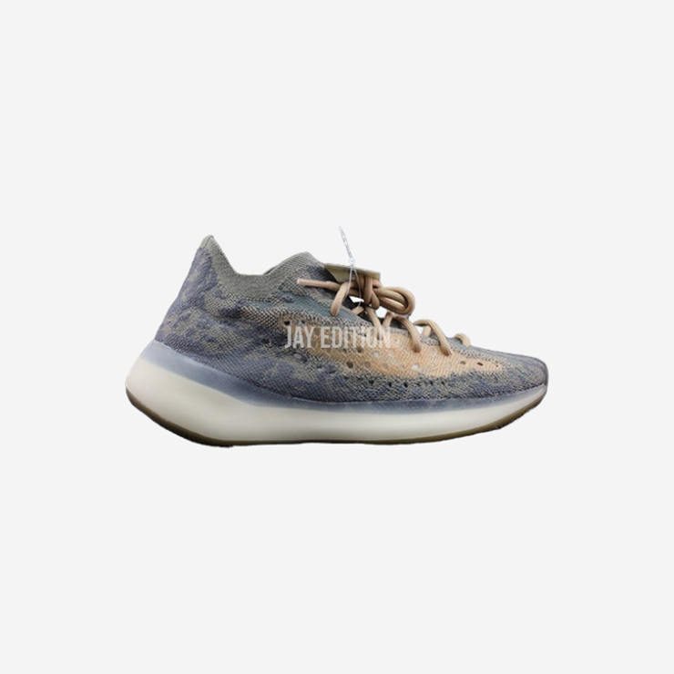 YEEZY 380 미스트 리플렉티브, 연회색 미스트 컬러에 반사 기능을 더해 밤에도 빛나는 디자인의 리플렉티브 에디션