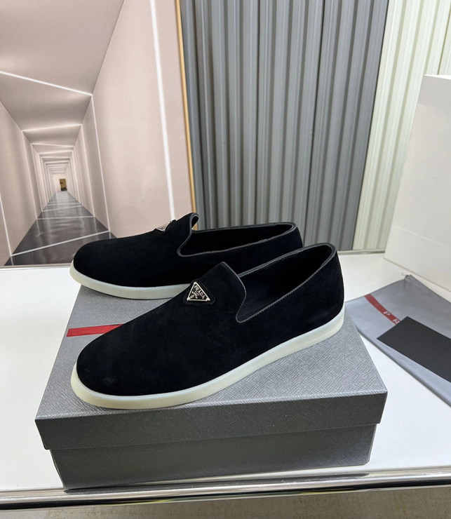 프라다 스웨이드 슬립온 로퍼