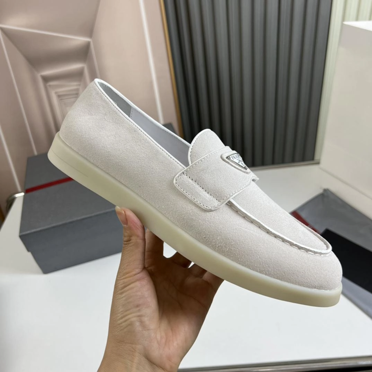 프라다 스웨이드 로퍼