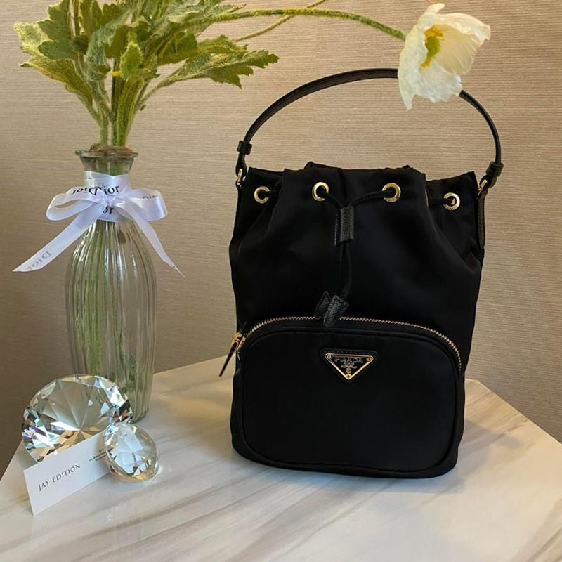 프라다 나일론 버킷백