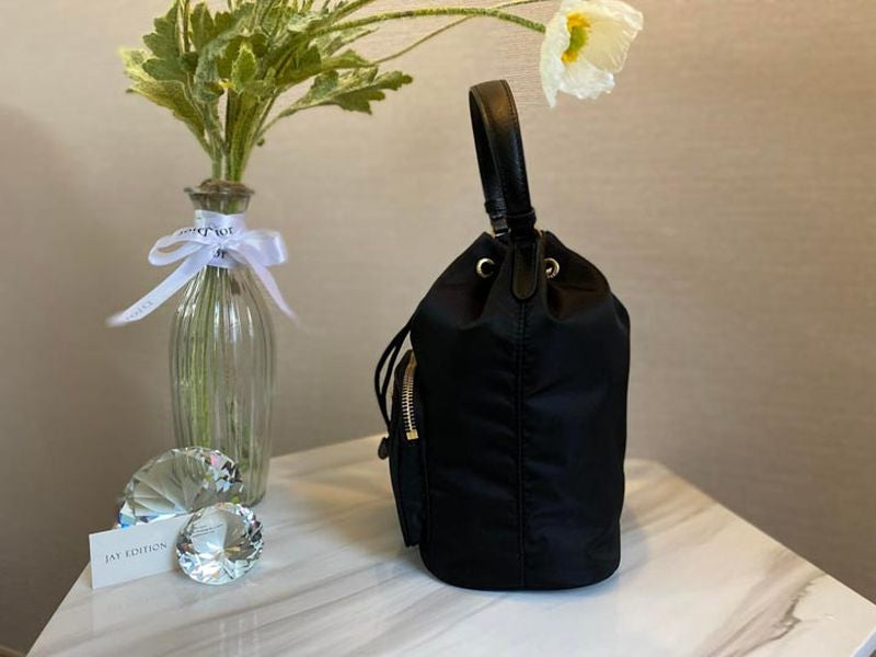 프라다 나일론 버킷백