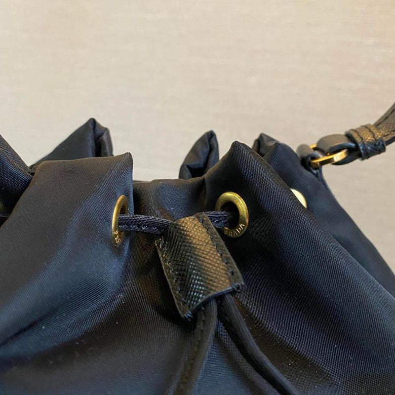 프라다 나일론 버킷백