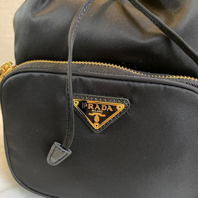 프라다 나일론 버킷백