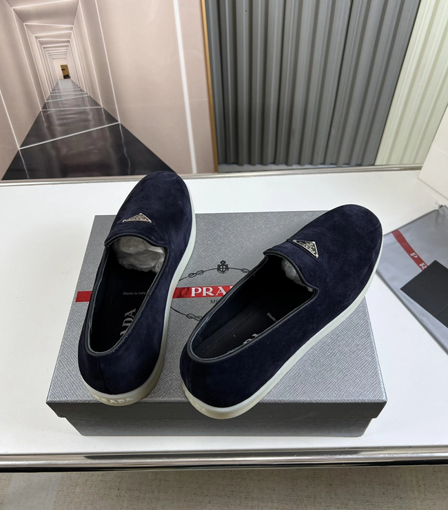 프라다 스웨이드 슬립온 로퍼