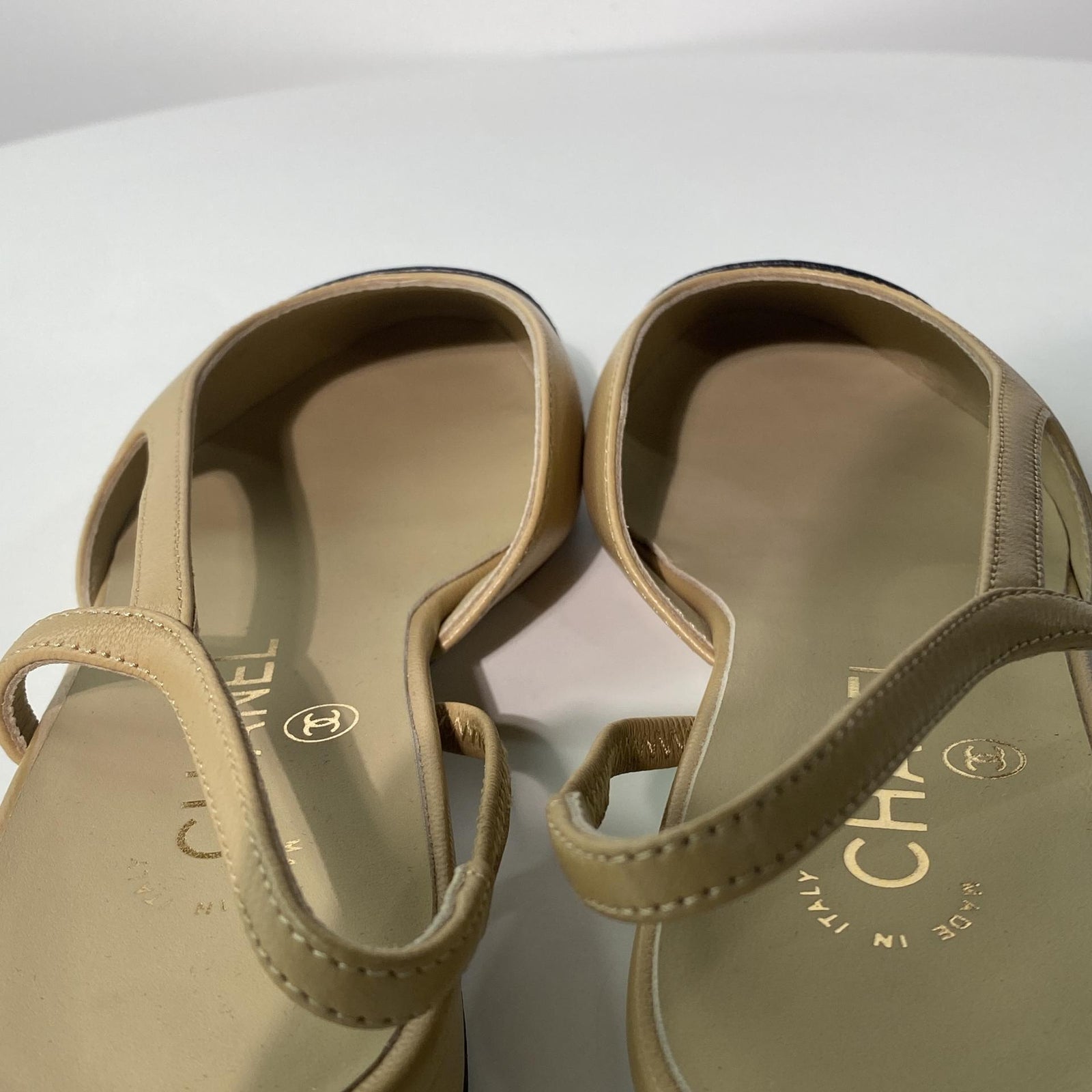 국내) 샤넬 투톤 플랫 슬링백 / 베이지 < 37 2개 >