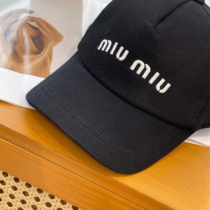 미우미우 볼캡