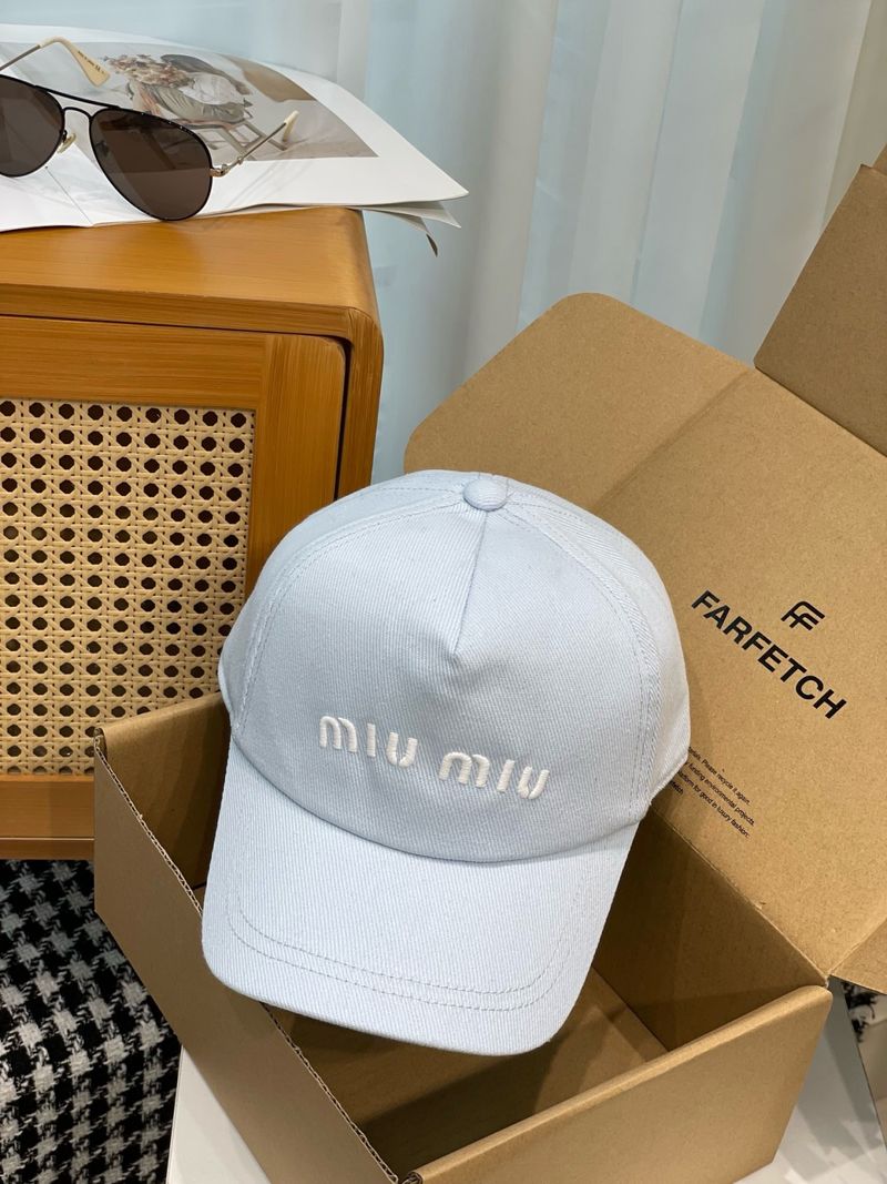 미우미우 볼캡