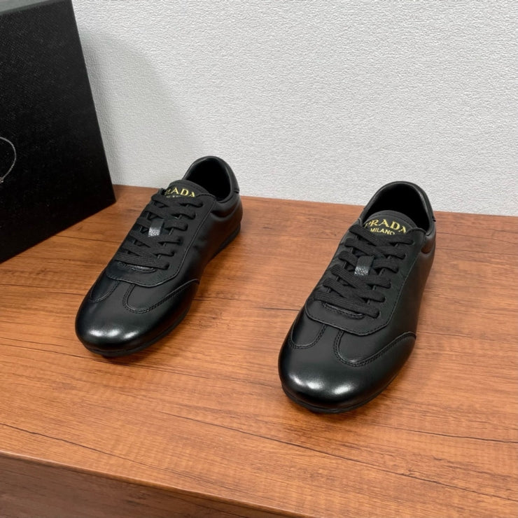 프라다 레더 스니커즈
