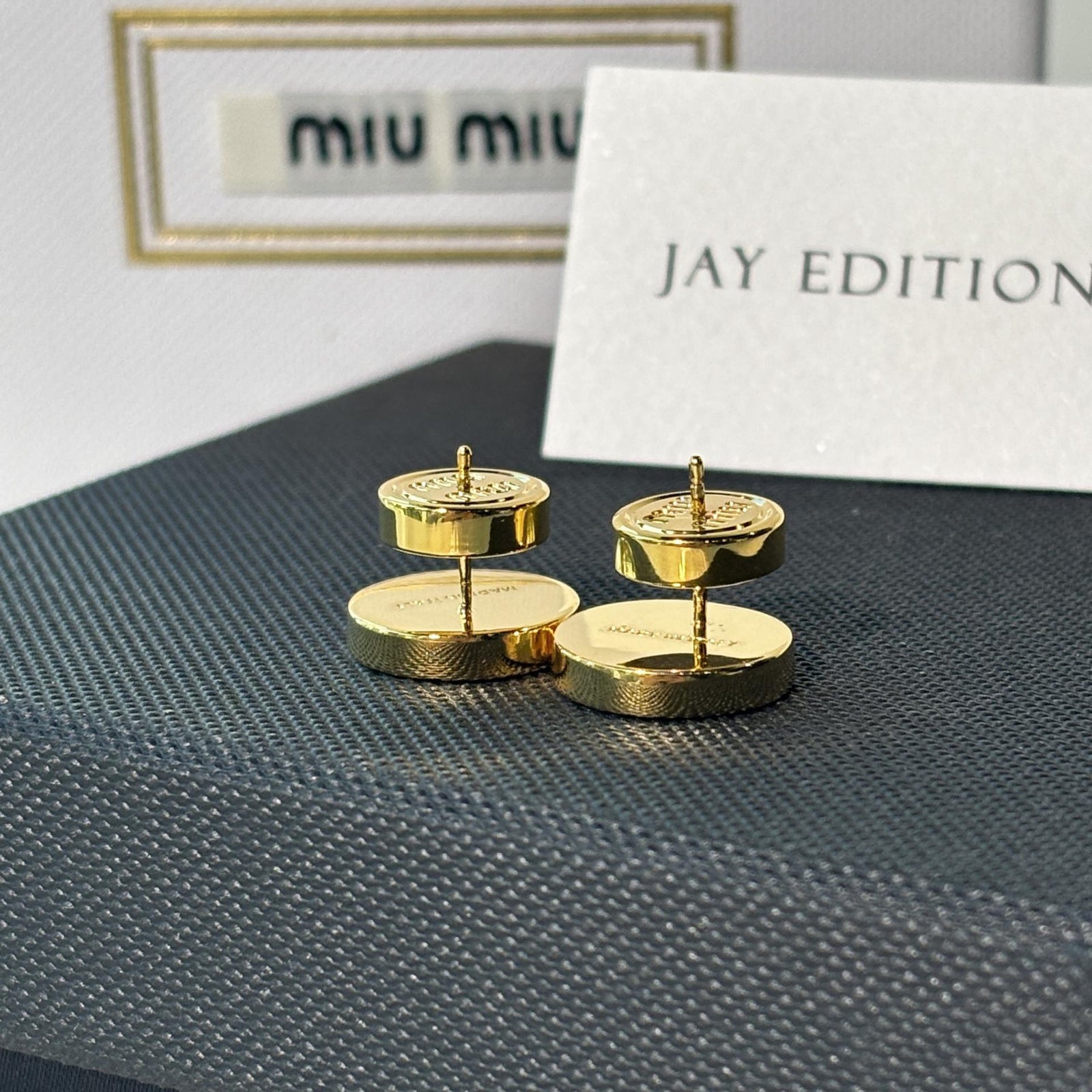 미우미우 에나멜 메탈 귀걸이