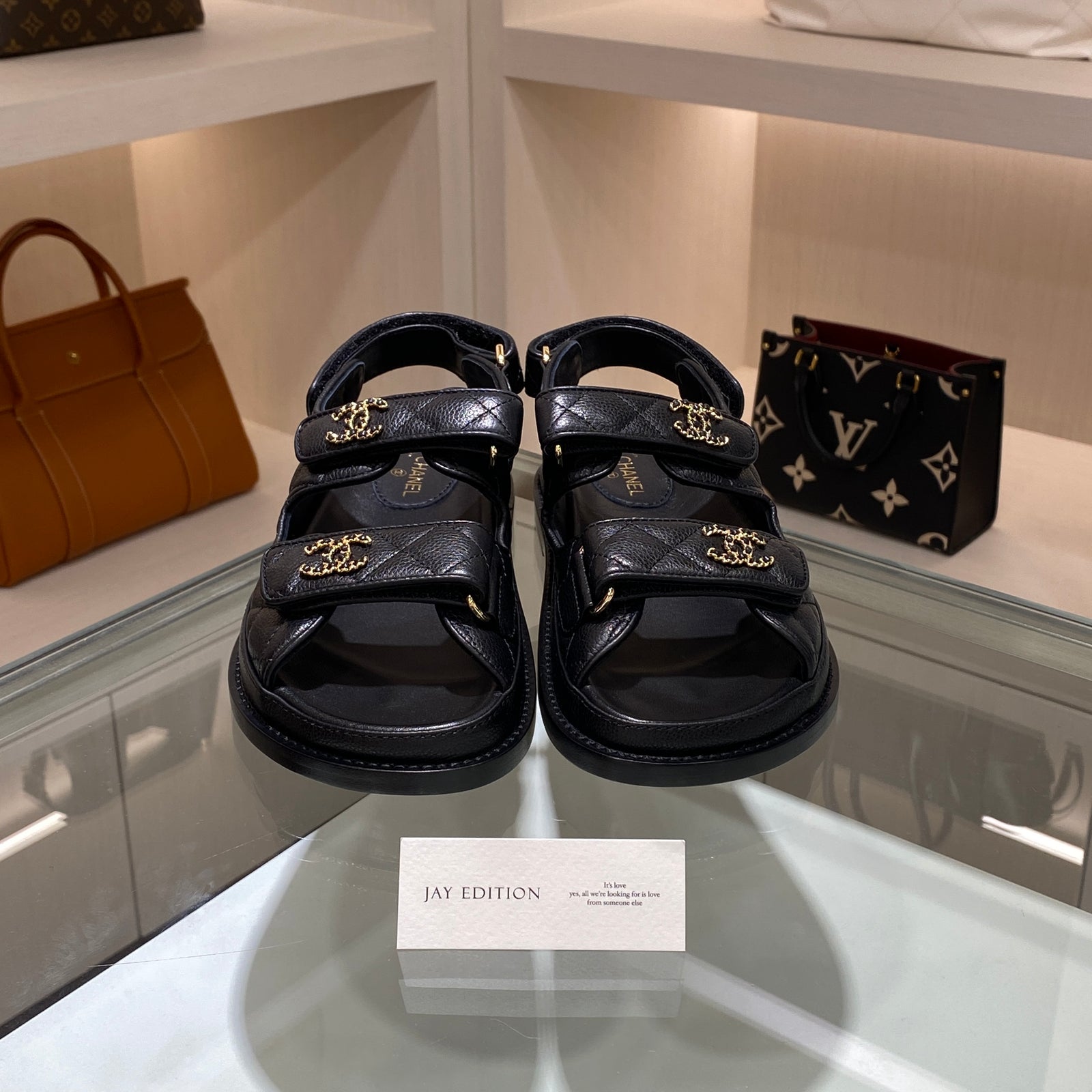 샤넬 크루즈 벨크로 가죽 샌들