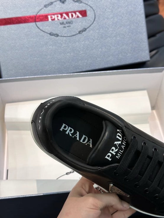 프라다 삼각로고 스니커즈