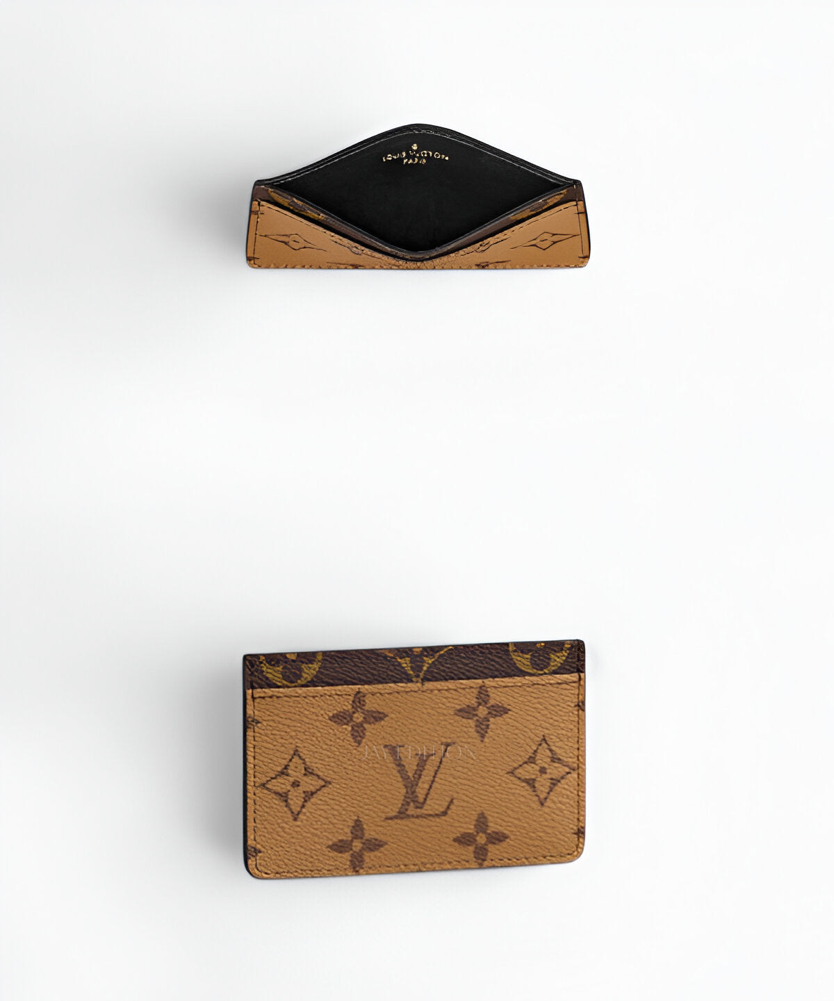 루이비통 모노그램 리버스 캔버스 카드홀더 전면 디자인과 슬림한 실루엣
