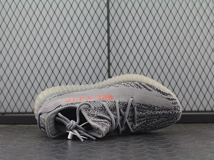 YEEZY 350 V2 벨루가